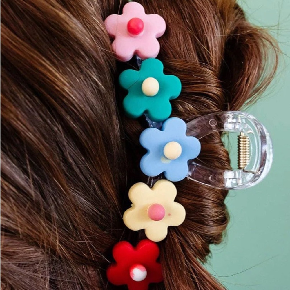 NWT James&Company Colorful Daisy Hair Clips Retro-Inspired Plastic Claw Clip